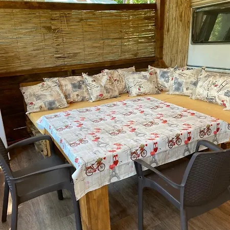 אתר קמפינג Forest Beach Caravan