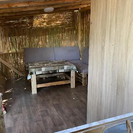 אתר קמפינג Forest Beach Caravan