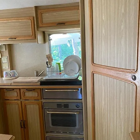 Forest Beach Caravan אתר קמפינג צ'רנומורץ