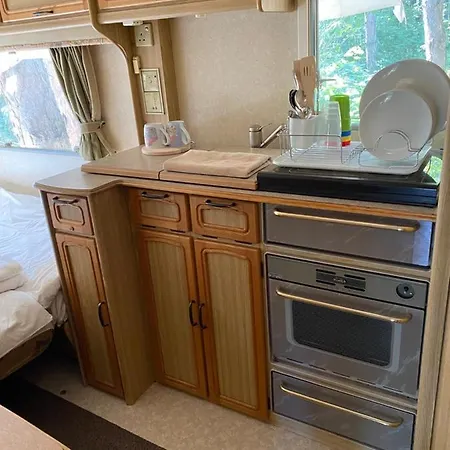 אתר קמפינג Forest Beach Caravan *