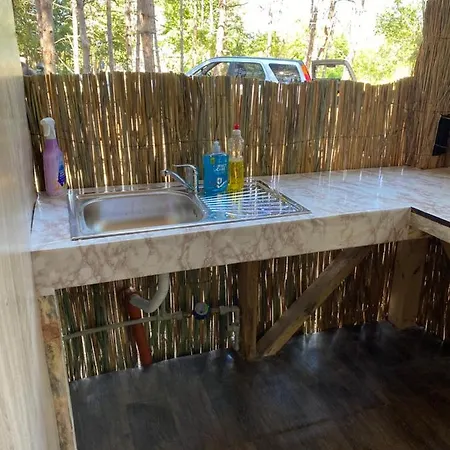 Forest Beach Caravan אתר קמפינג צ'רנומורץ