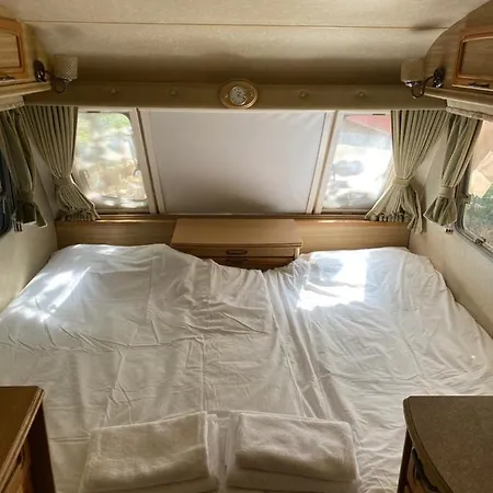 אתר קמפינג Forest Beach Caravan